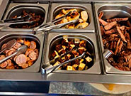 Buffet Variado com Queijo Coalho e Miúdos - Rei dos Eventos