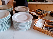 Panelas de barro e guarnições típicas da feijoada – Rei dos Eventos