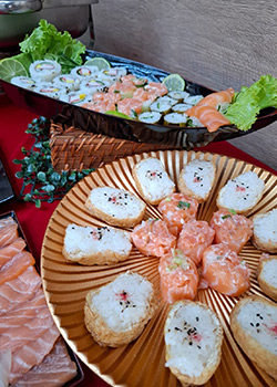 Combinados de Sushi e Sashimi no Buffet Japonês