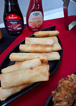 Rolinho primavera servido em festas e eventos