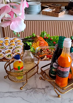 Entradas e molhos para salada no Buffet Churrasco Padrão