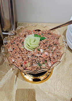 Tabule tradicional servido em bowl no buffet árabe para eventos